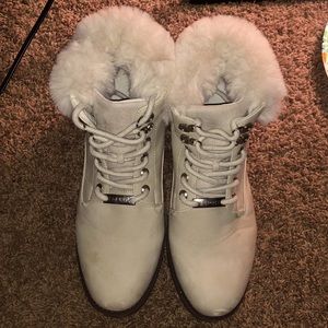 Woman’s boots size 11